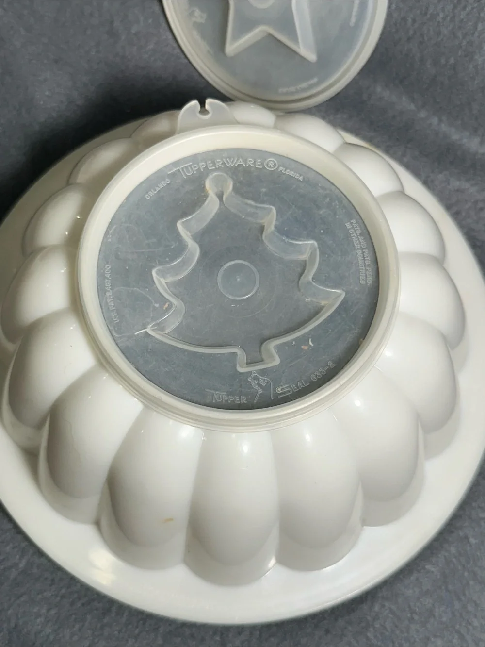 Tupperware White Silicone Jello Mold and Lids Set - White